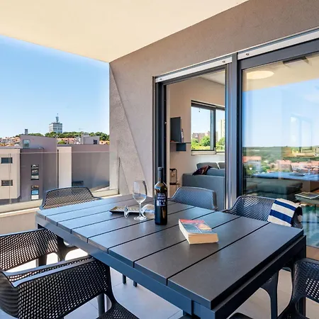 Prestige Penthouse * 普拉